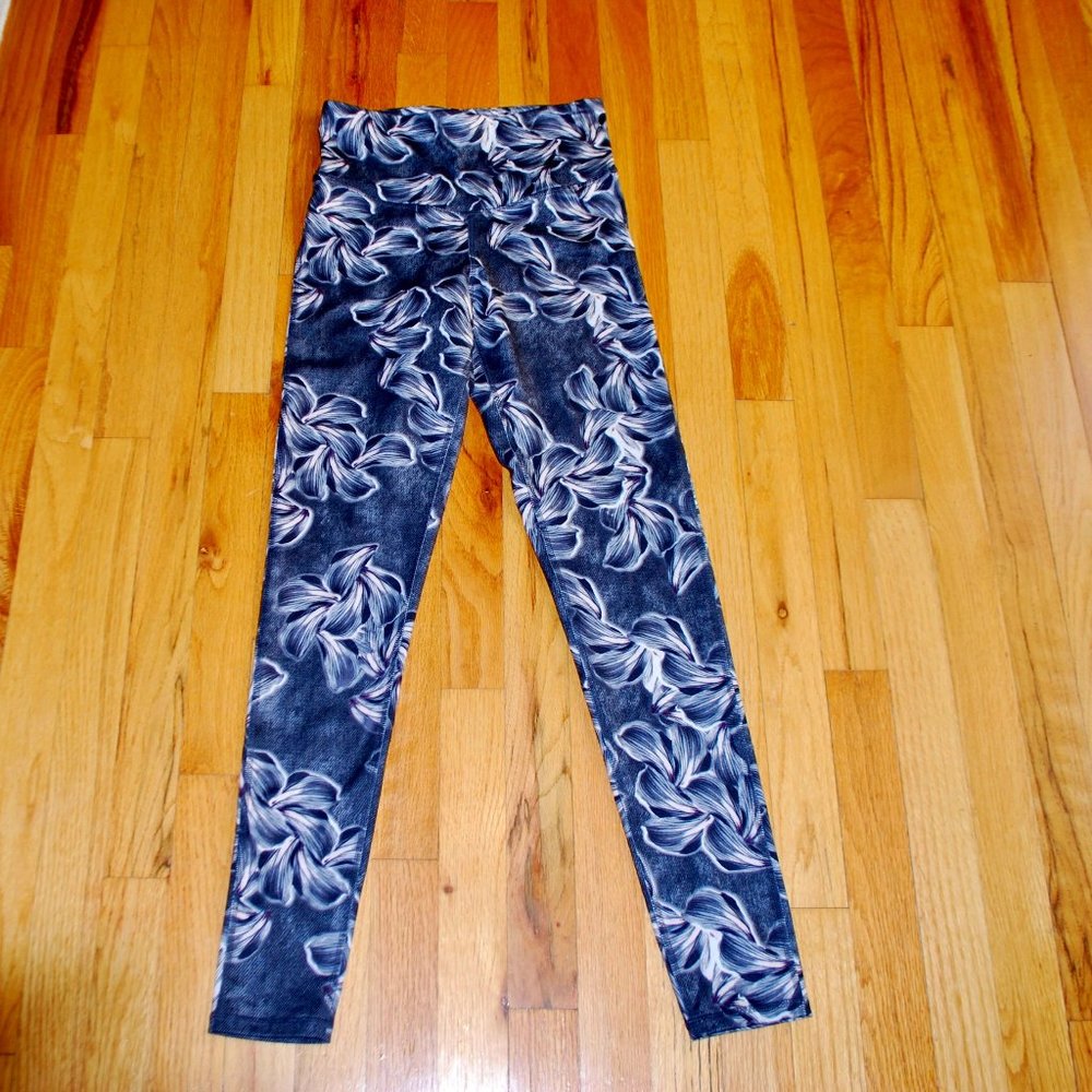 NWOT Champion C9 Leggings Small Grey Floral Design